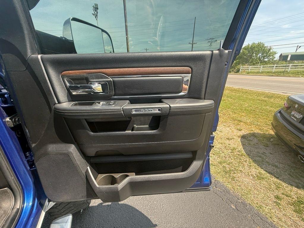 RAM 2500 Laramie Crew Cab SWB 4WD 2015