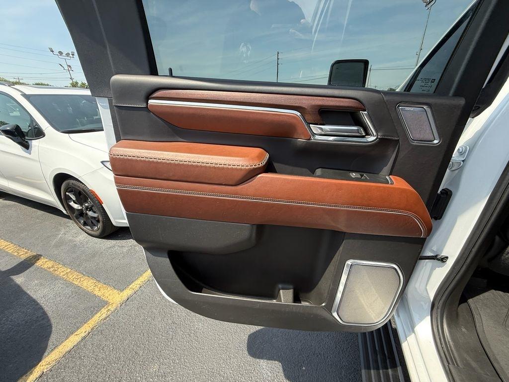 GMC Sierra 2500HD Denali Ultimate Crew Cab 4WD 2024