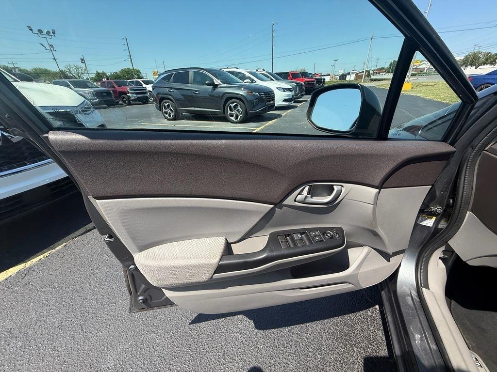 Honda Civic LX Sedan 5-Speed AT 2012