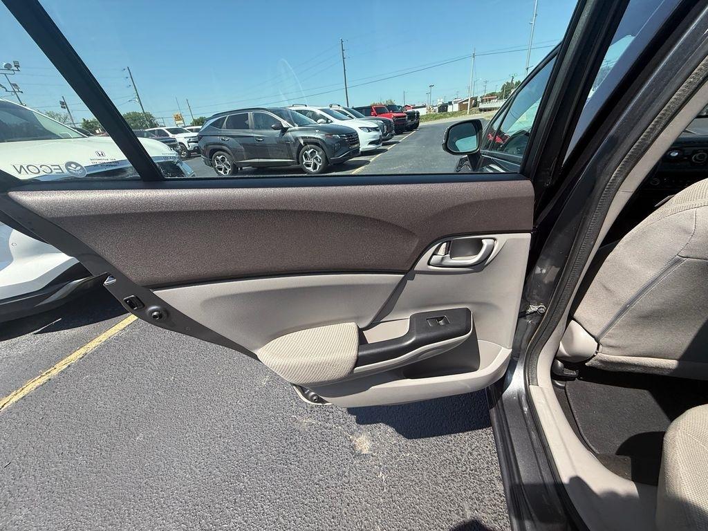 Honda Civic LX Sedan 5-Speed AT 2012