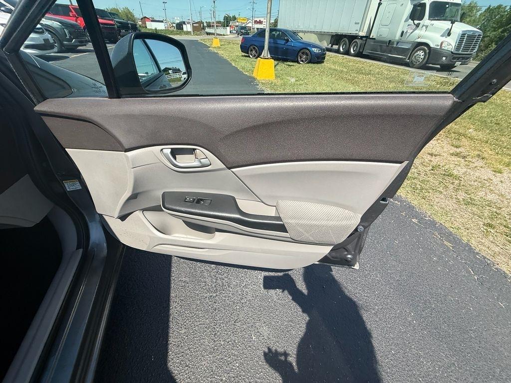 Honda Civic LX Sedan 5-Speed AT 2012