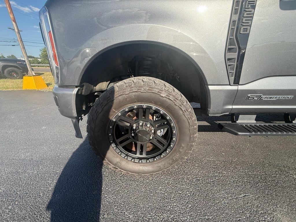 Ford F-250 SD Lariat Crew Cab 4WD 2023