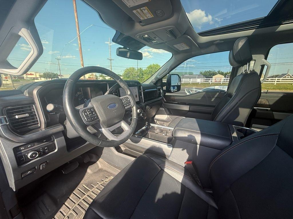 Ford F-250 SD Lariat Crew Cab 4WD 2023