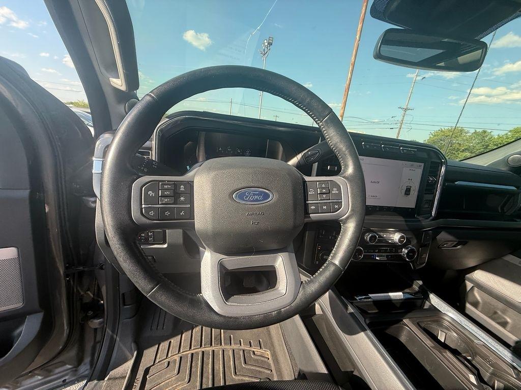 Ford F-250 SD Lariat Crew Cab 4WD 2023