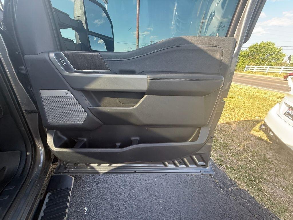 Ford F-250 SD Lariat Crew Cab 4WD 2023