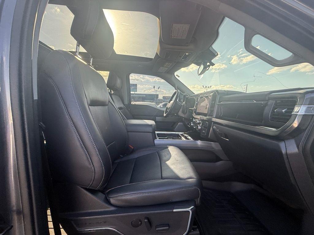 Ford F-250 SD Lariat Crew Cab 4WD 2023