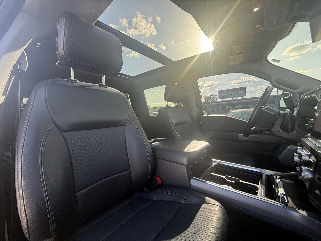 Ford F-250 SD Lariat Crew Cab 4WD 2023