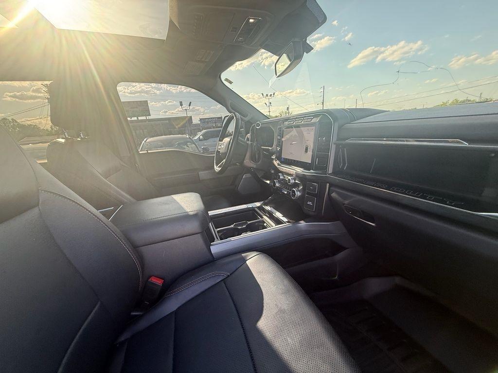 Ford F-250 SD Lariat Crew Cab 4WD 2023