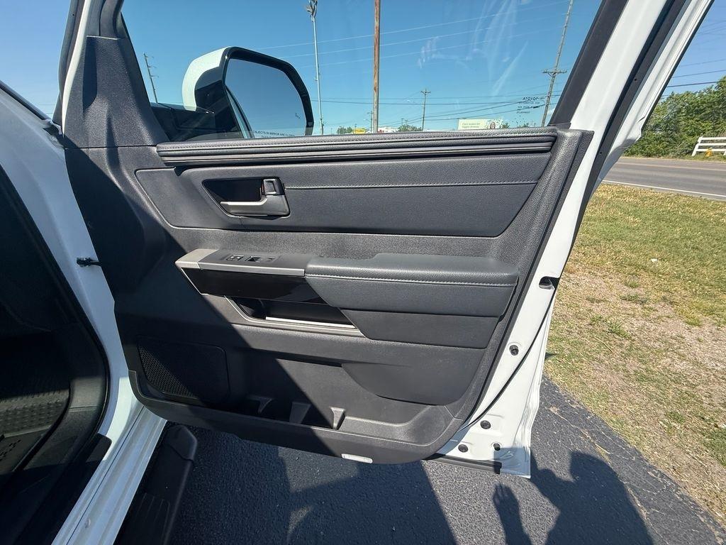 Toyota Tundra Limited CrewMax 4WD 2025