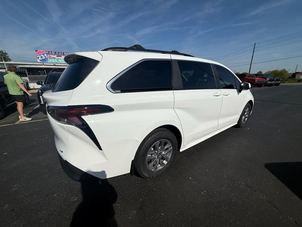 Toyota Sienna LE 8-Passenger AWD 2025