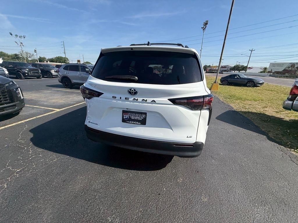 Toyota Sienna LE 8-Passenger AWD 2025