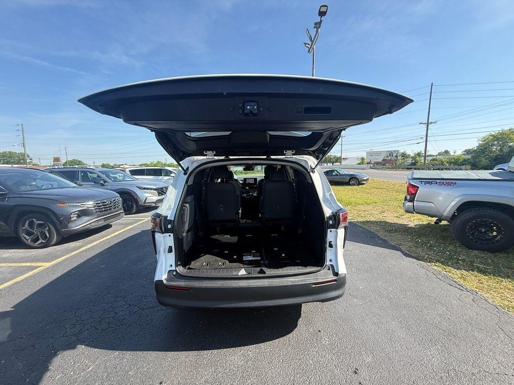 Toyota Sienna LE 8-Passenger AWD 2025