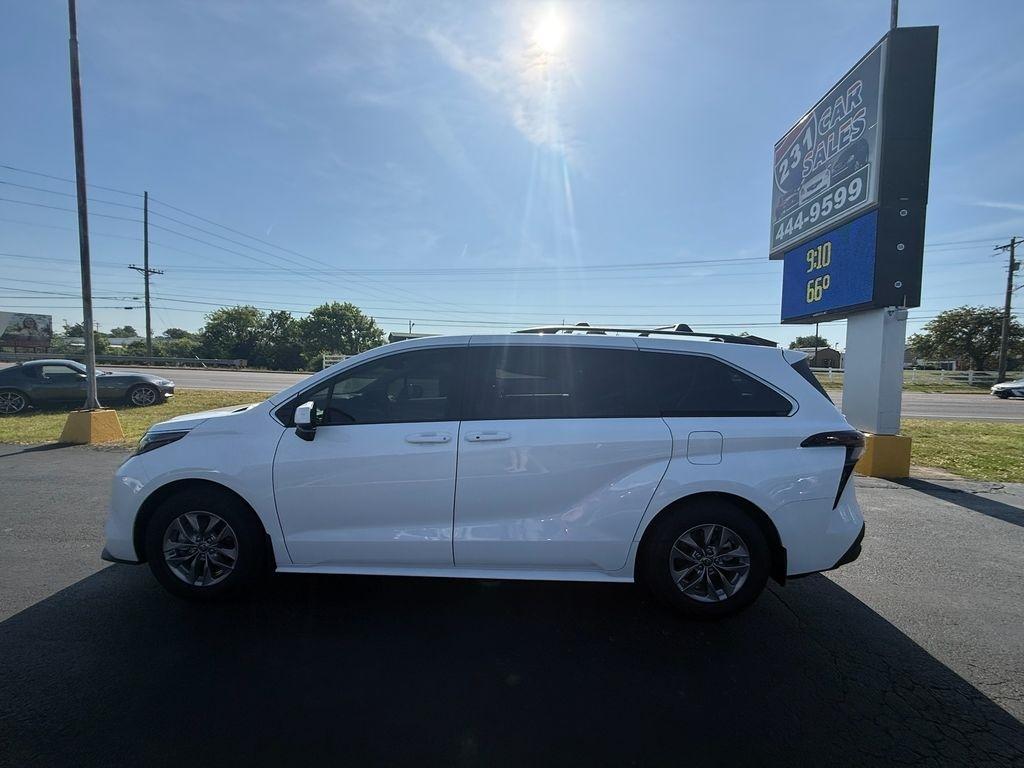 Toyota Sienna LE 8-Passenger AWD 2025