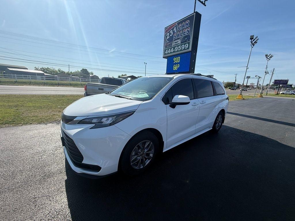 Toyota Sienna LE 8-Passenger AWD 2025