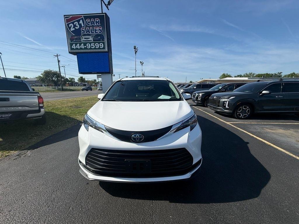 Toyota Sienna LE 8-Passenger AWD 2025