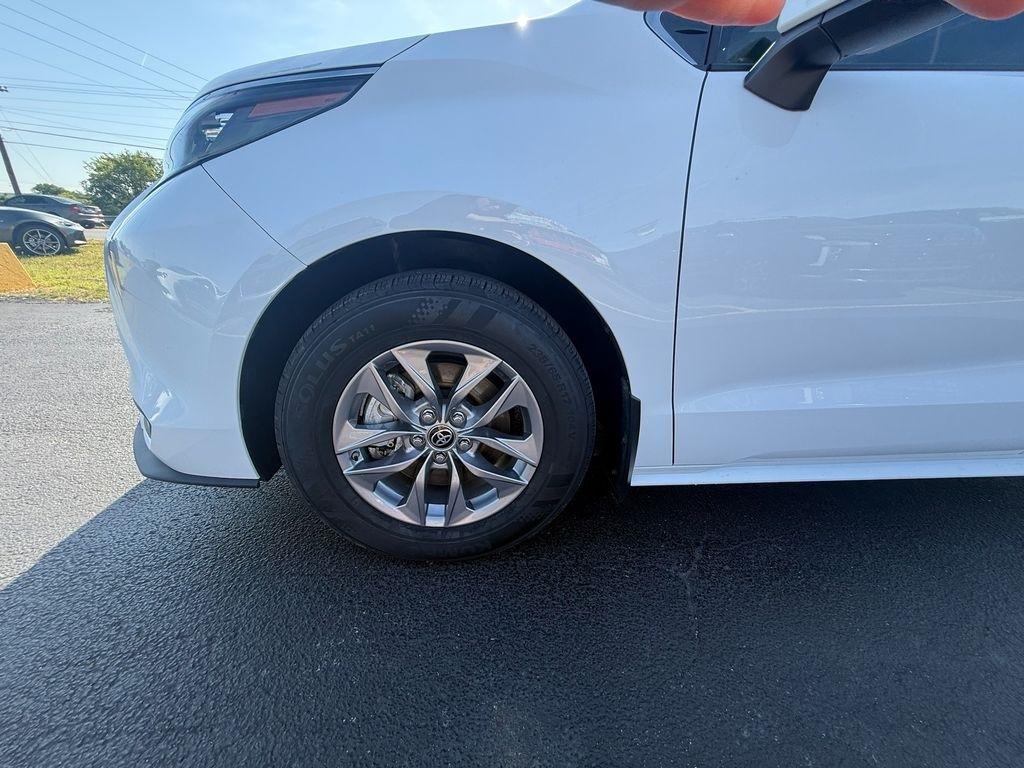 Toyota Sienna LE 8-Passenger AWD 2025