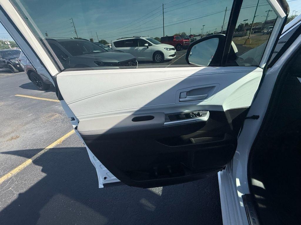 Toyota Sienna LE 8-Passenger AWD 2025