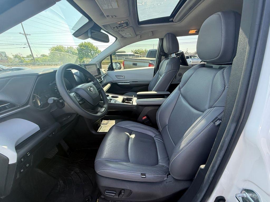 Toyota Sienna LE 8-Passenger AWD 2025