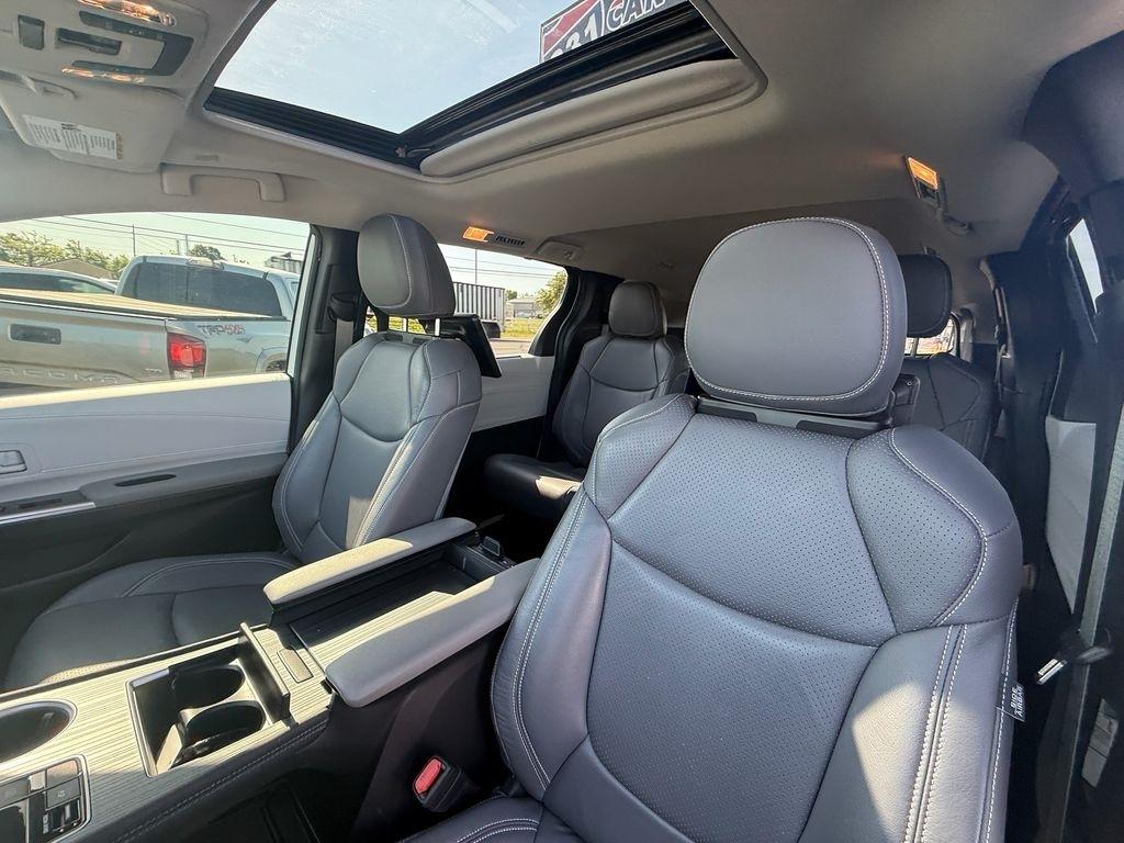 Toyota Sienna LE 8-Passenger AWD 2025