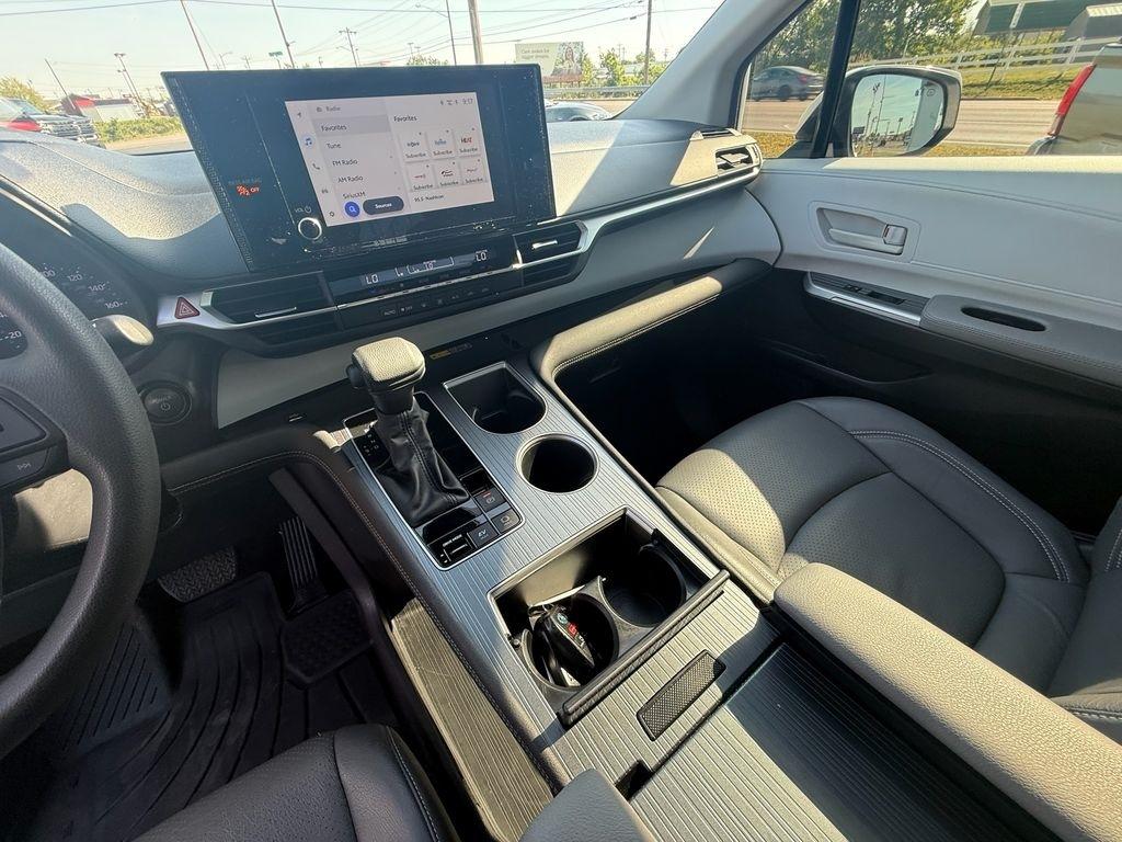 Toyota Sienna LE 8-Passenger AWD 2025
