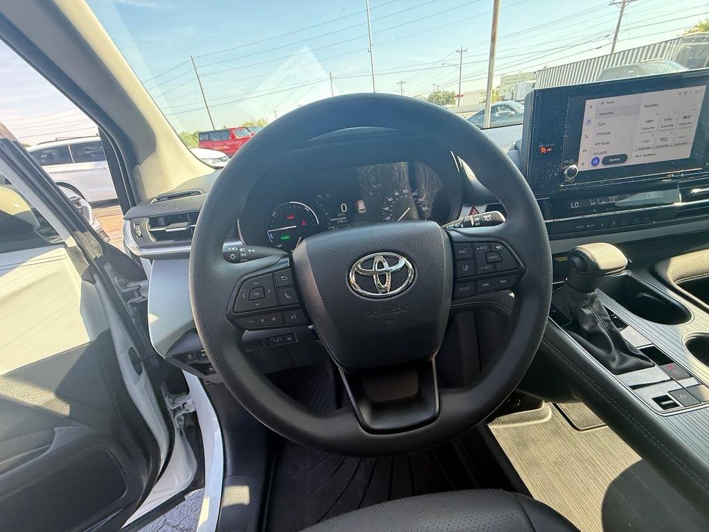Toyota Sienna LE 8-Passenger AWD 2025