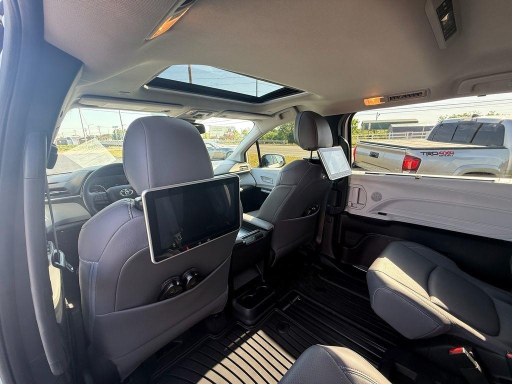 Toyota Sienna LE 8-Passenger AWD 2025
