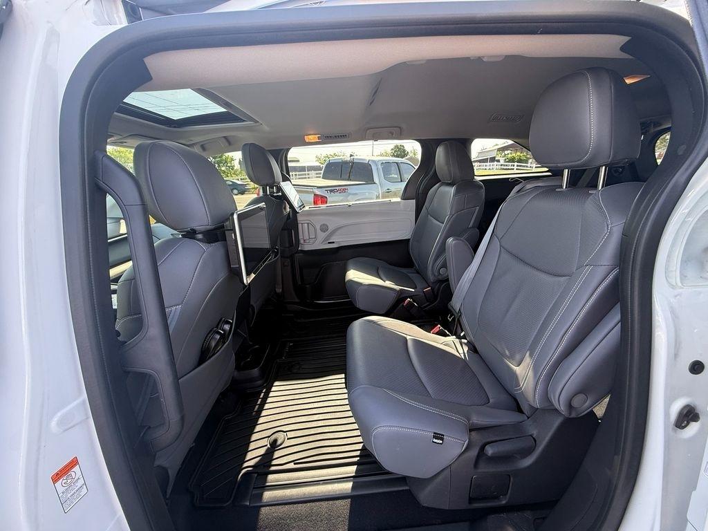 Toyota Sienna LE 8-Passenger AWD 2025