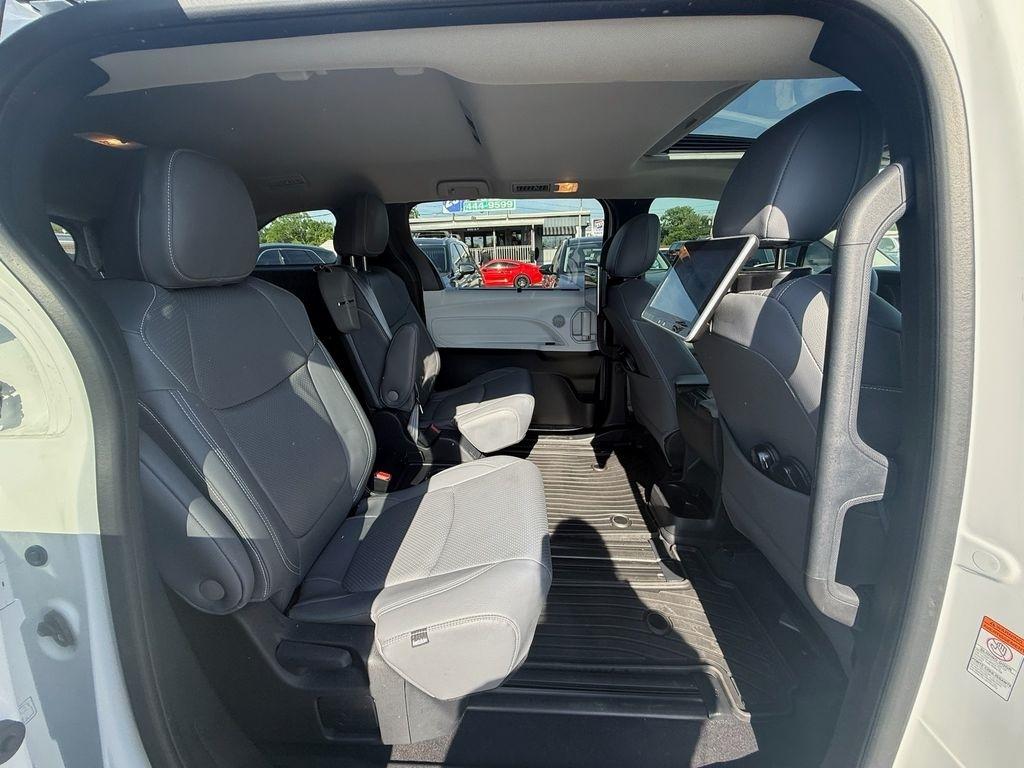 Toyota Sienna LE 8-Passenger AWD 2025