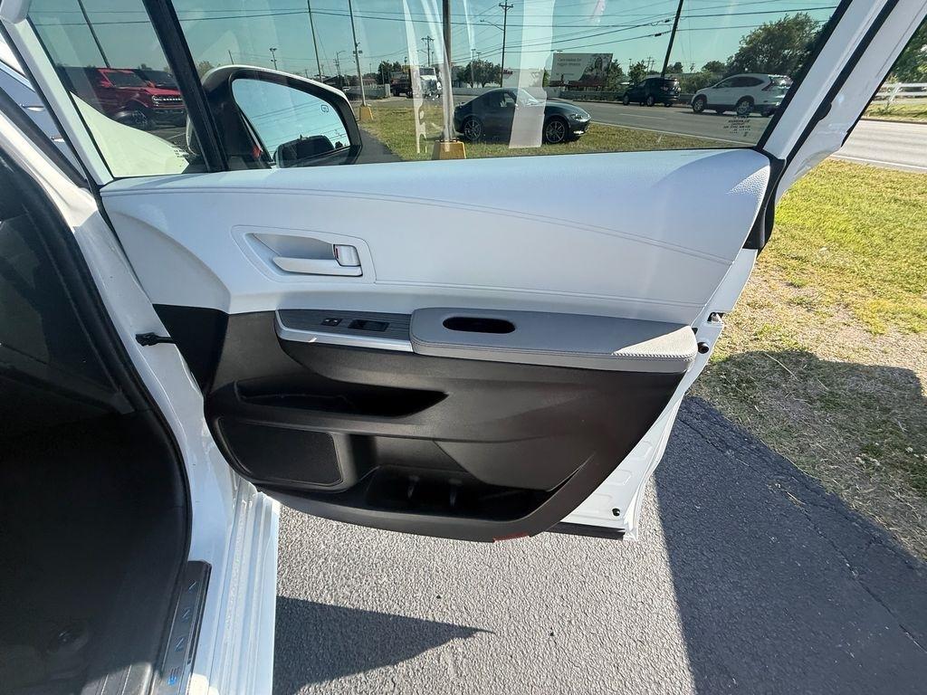 Toyota Sienna LE 8-Passenger AWD 2025