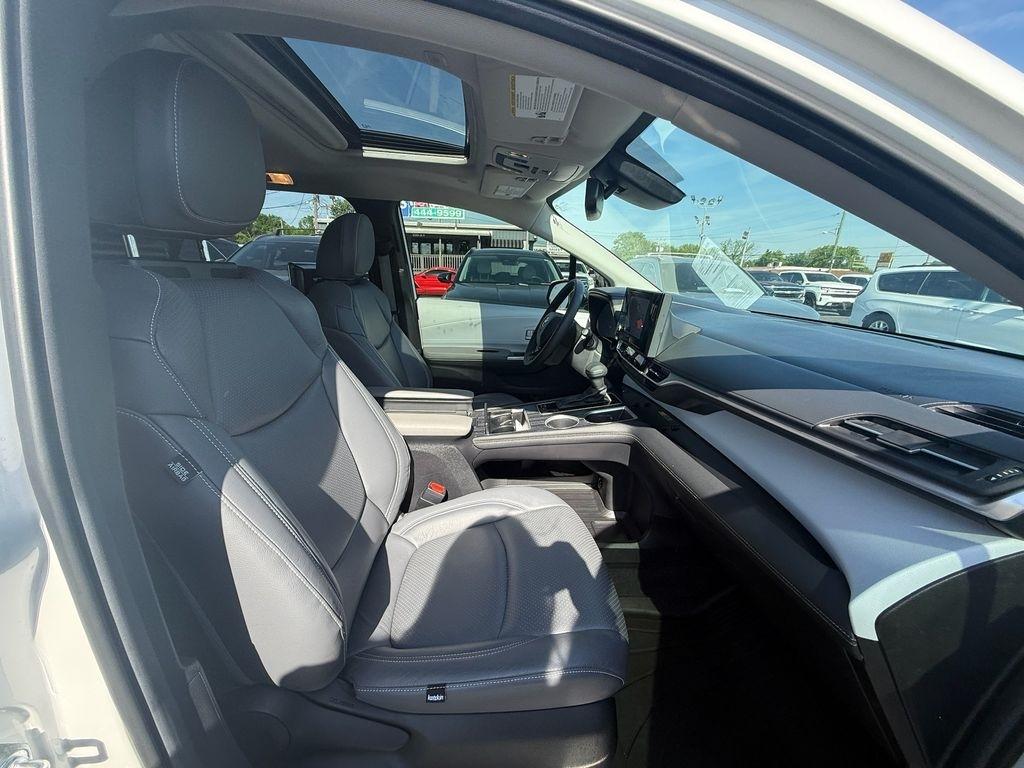 Toyota Sienna LE 8-Passenger AWD 2025