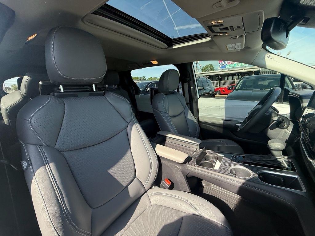 Toyota Sienna LE 8-Passenger AWD 2025
