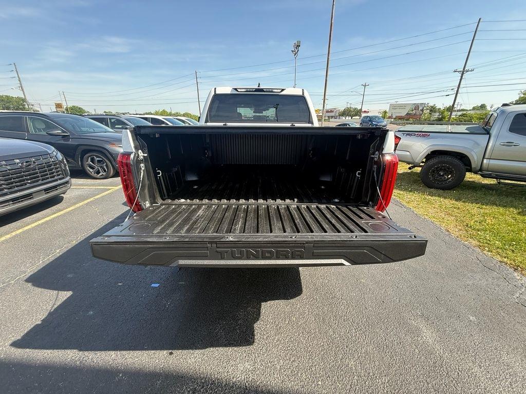 Toyota Tundra SR5 CrewMax 4WD 2024