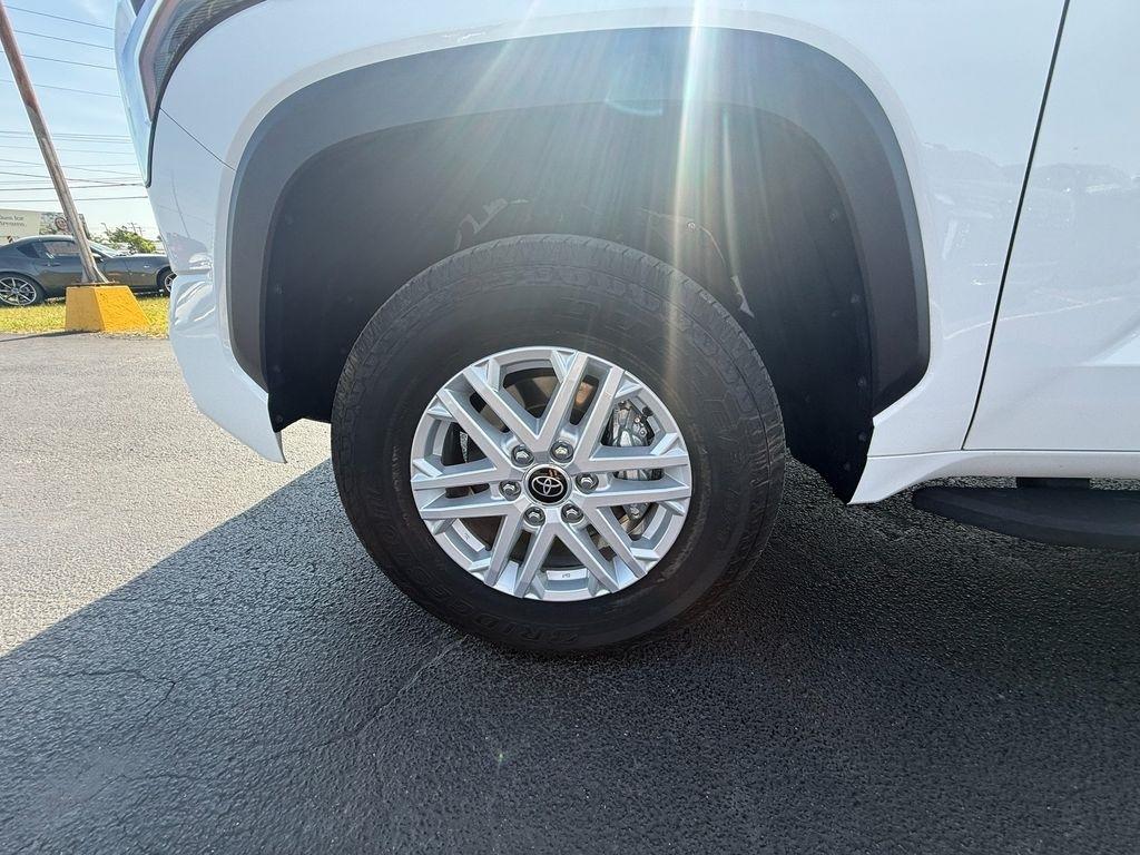 Toyota Tundra SR5 CrewMax 4WD 2024