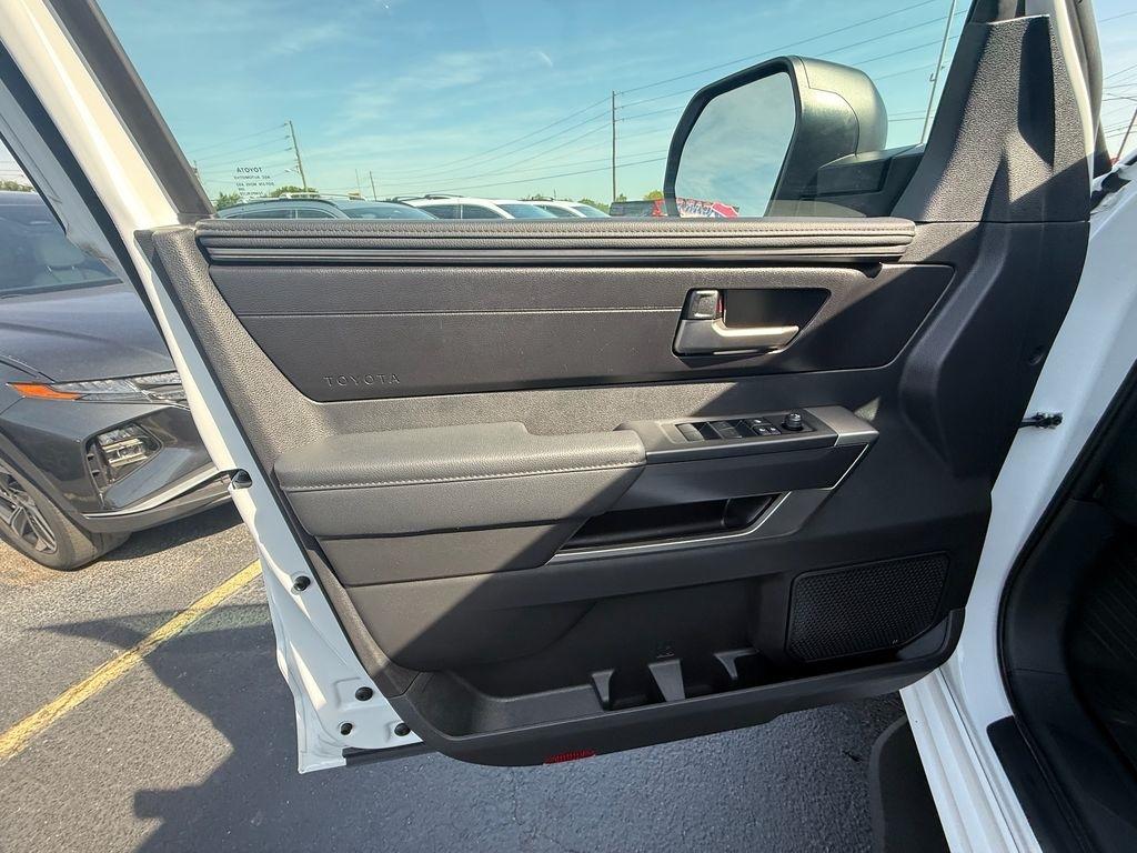 Toyota Tundra SR5 CrewMax 4WD 2024