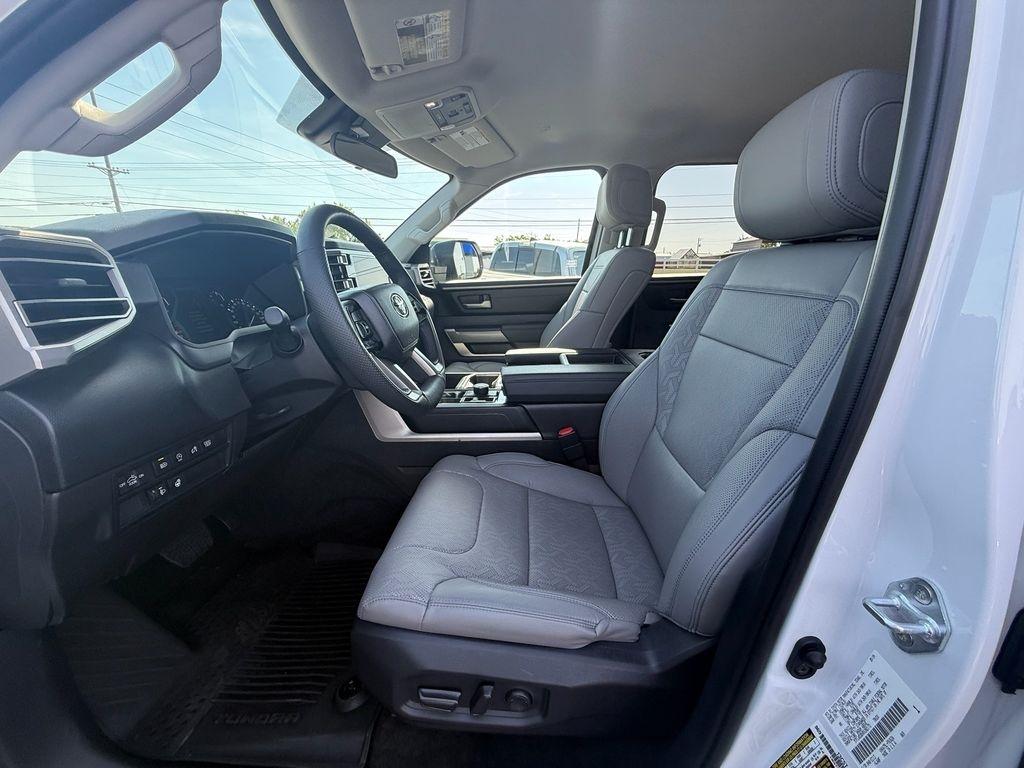 Toyota Tundra SR5 CrewMax 4WD 2024