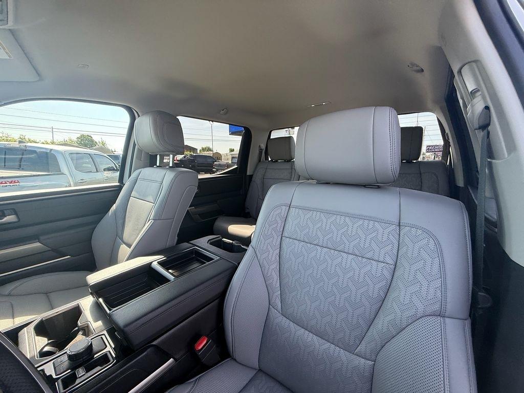 Toyota Tundra SR5 CrewMax 4WD 2024