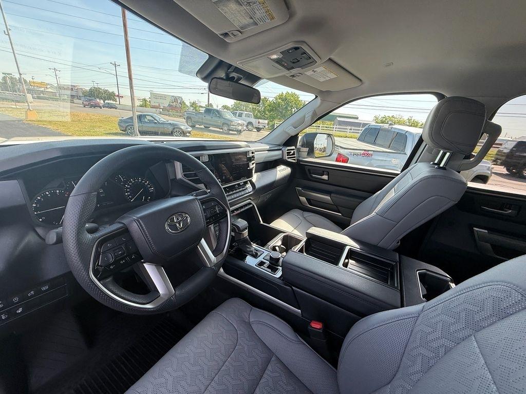 Toyota Tundra SR5 CrewMax 4WD 2024