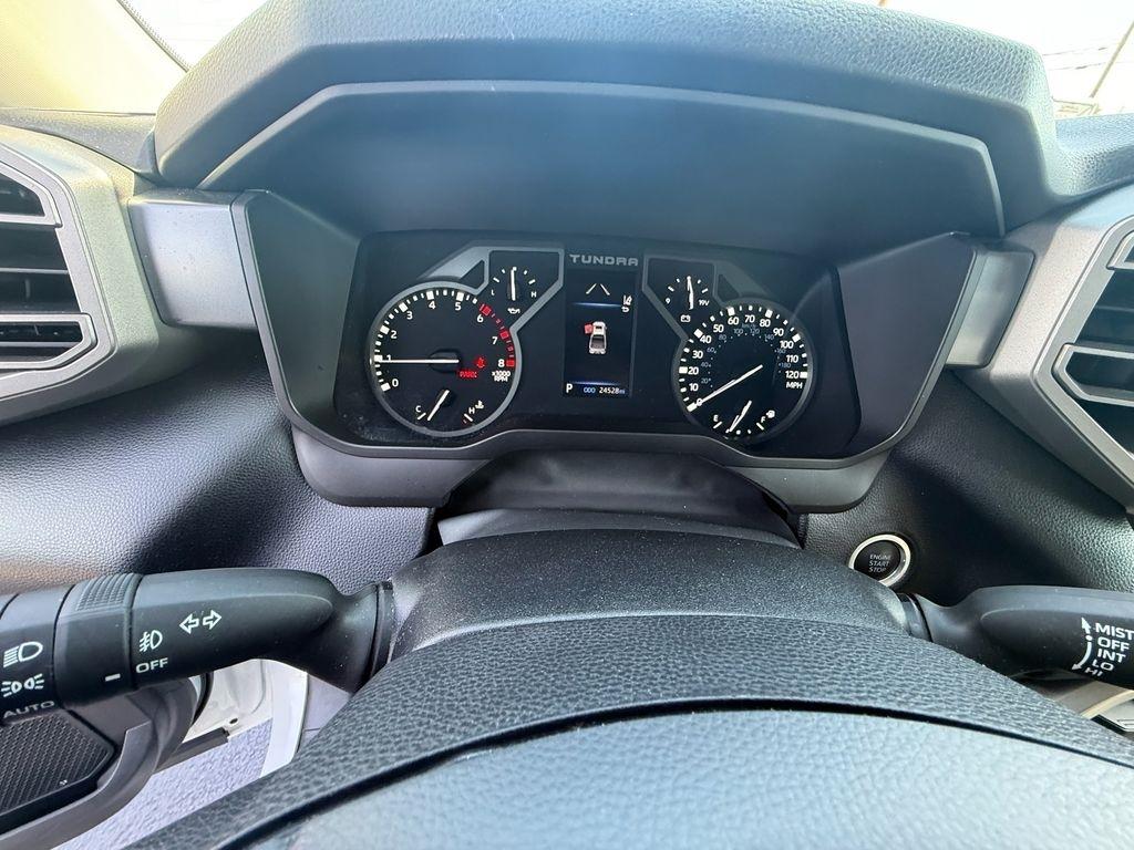 Toyota Tundra SR5 CrewMax 4WD 2024