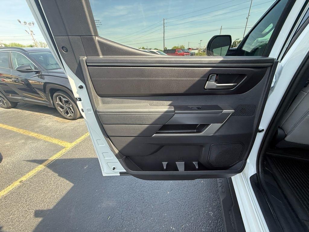 Toyota Tundra SR5 CrewMax 4WD 2024