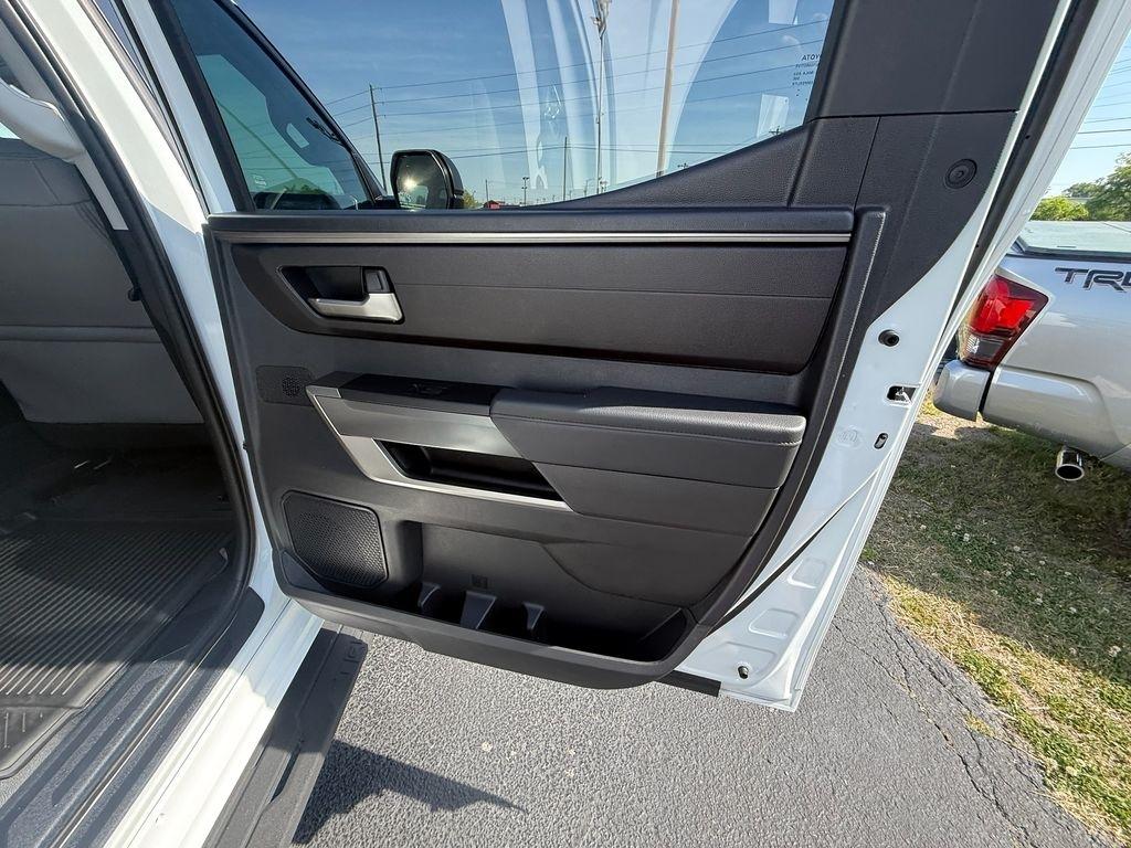 Toyota Tundra SR5 CrewMax 4WD 2024