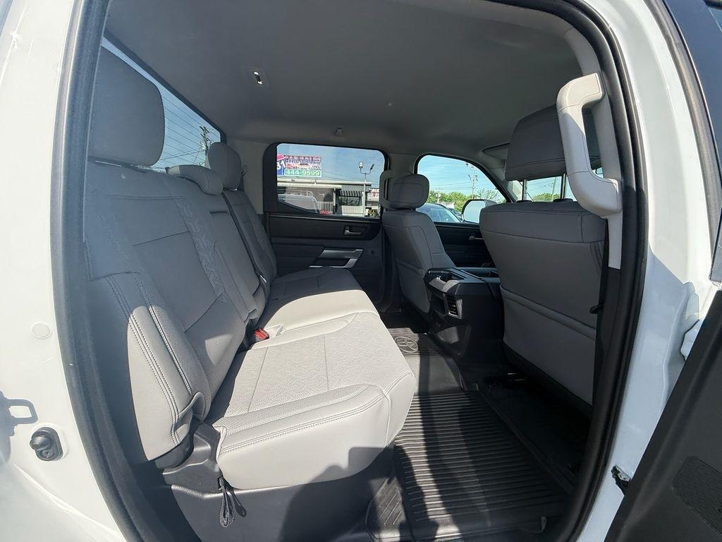 Toyota Tundra SR5 CrewMax 4WD 2024