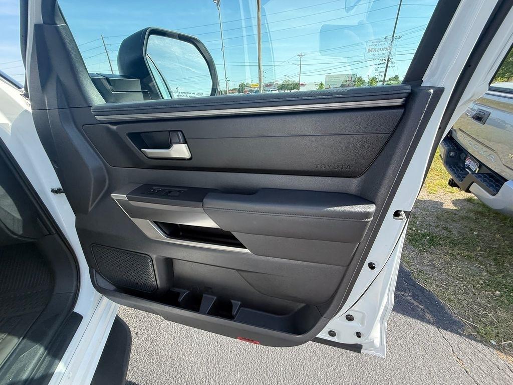 Toyota Tundra SR5 CrewMax 4WD 2024