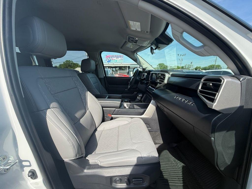 Toyota Tundra SR5 CrewMax 4WD 2024