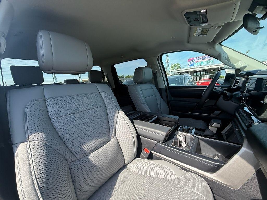 Toyota Tundra SR5 CrewMax 4WD 2024