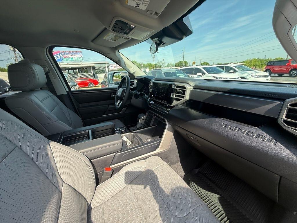 Toyota Tundra SR5 CrewMax 4WD 2024