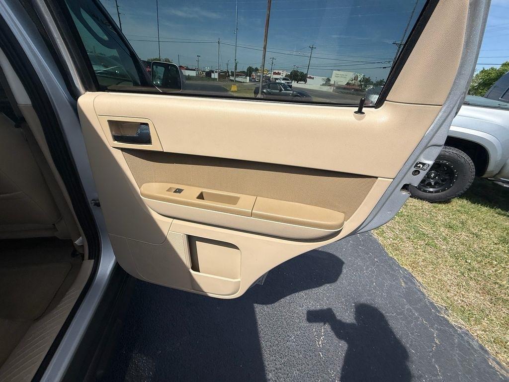 Ford Escape Limited FWD 2010