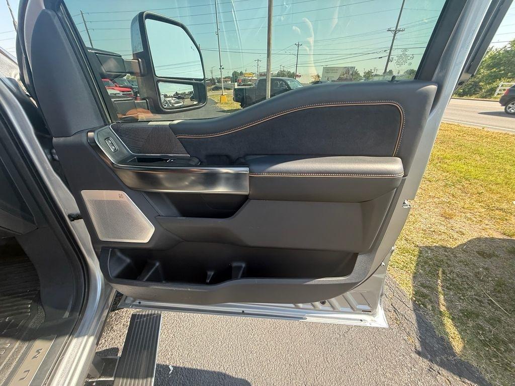 Ford F-250 SD Platinum Crew Cab 4WD 2024