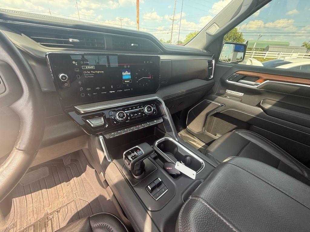 GMC Sierra 1500 Denali Crew Cab 4WD 2023