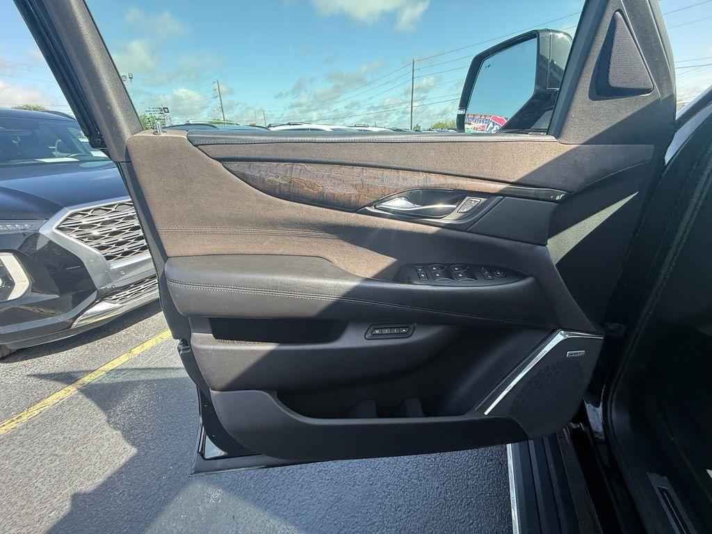 Cadillac Escalade Platinum 4WD 2016