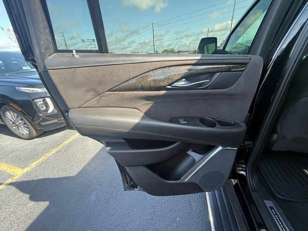 Cadillac Escalade Platinum 4WD 2016